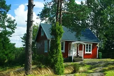 Ihr Wochenendhaus gut und günstig versichern Jetzt Ihr Wochenendhaus versichern mit unserm Versicherungsschutz bevor das nächste Unwetter kommt